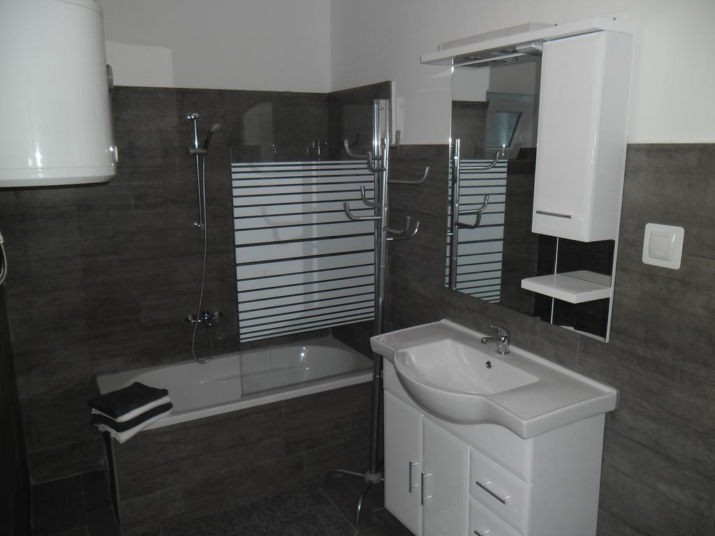 Rooms & Apartments Marinero بيتينا الغرفة الصورة
